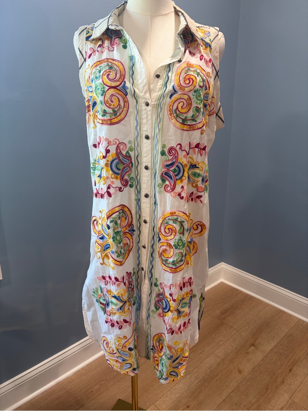 Cyrena Embroidered Sleeveless Tunic Dress Medium Boho Floral Paisley